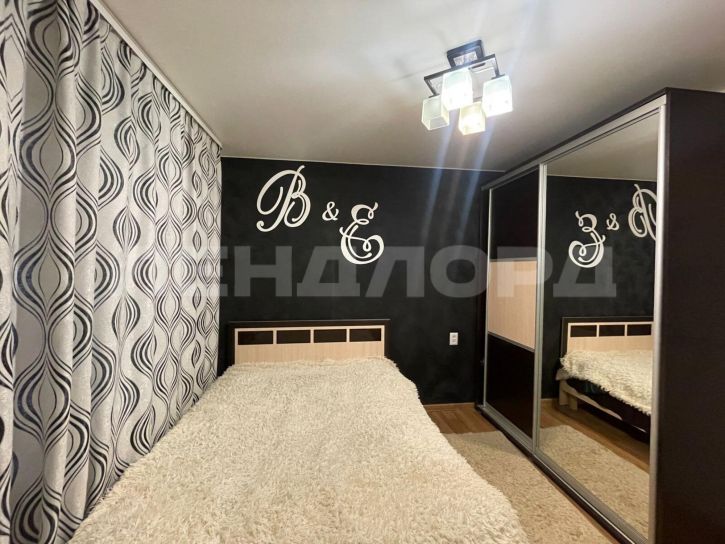 3-комн квартира улица Оганова, 8/1