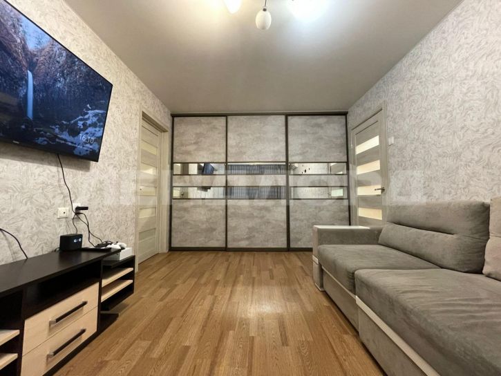 3-комн квартира улица Оганова, 8/1