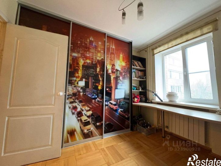 3-комн квартира пр-кт 40-летия Победы, 67,  д. 67