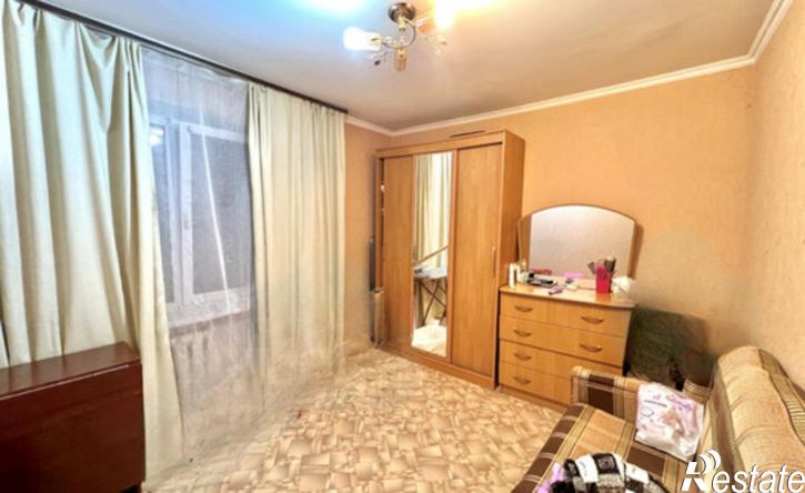 4-комн квартира пр-кт 40-летия Победы, 63/10,  д. 63/10