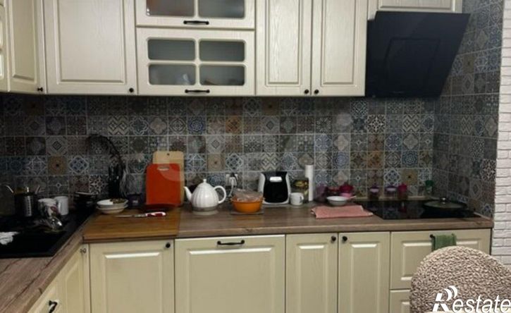 4-комн квартира б-р Комарова, 1М,  д. 1М