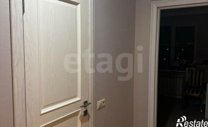 4-комн квартира б-р Комарова, 1М,  д. 1М