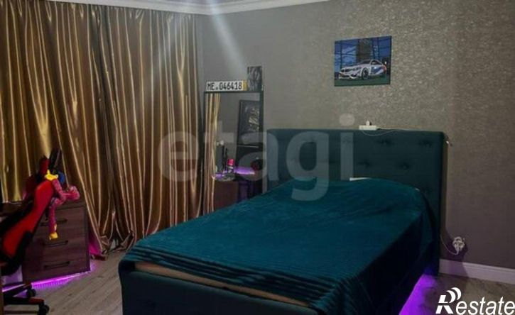 4-комн квартира б-р Комарова, 1М,  д. 1М