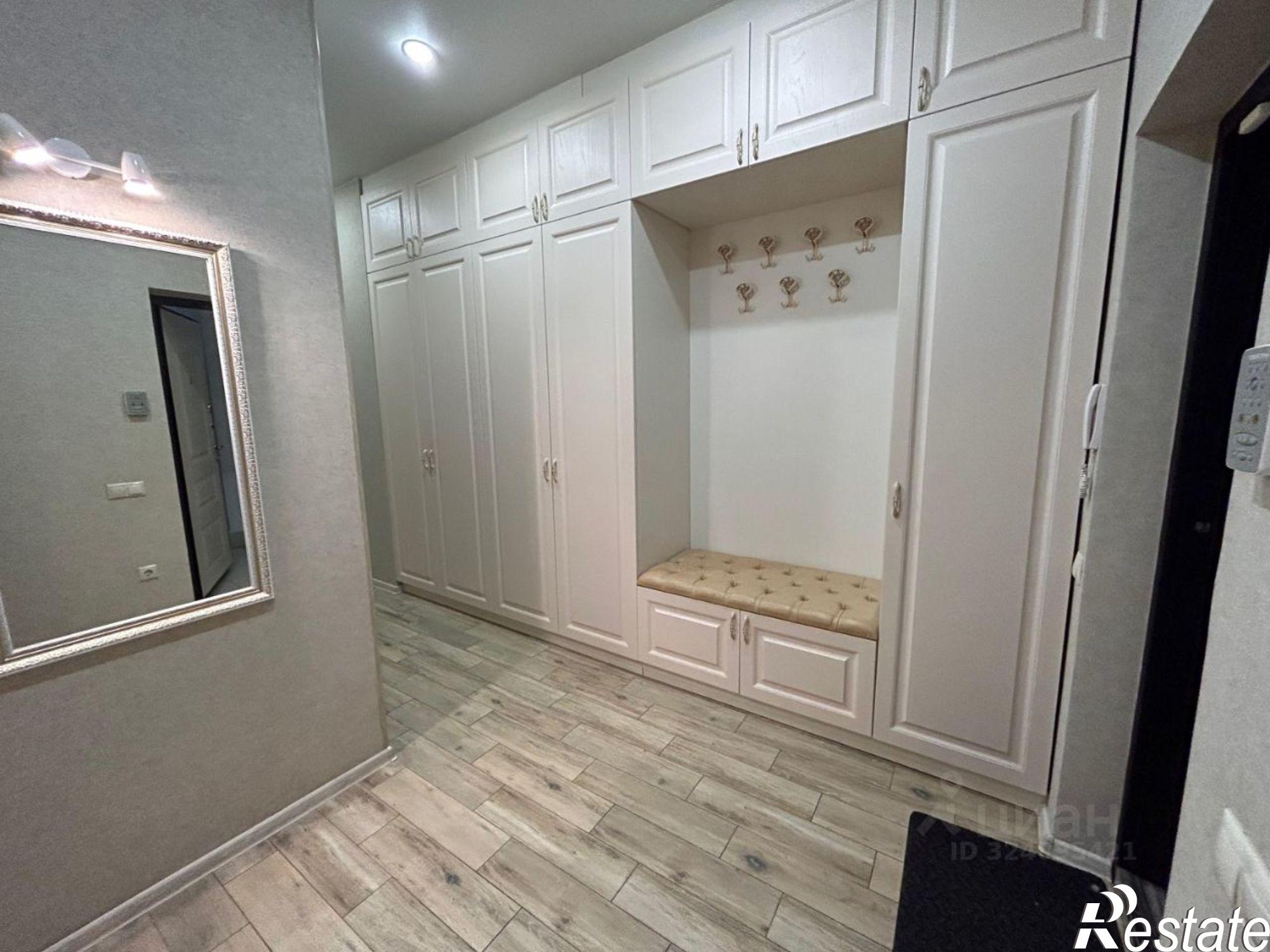 Купить квартиру за 28 000 000 рублей на Соборный переулок, 69/253