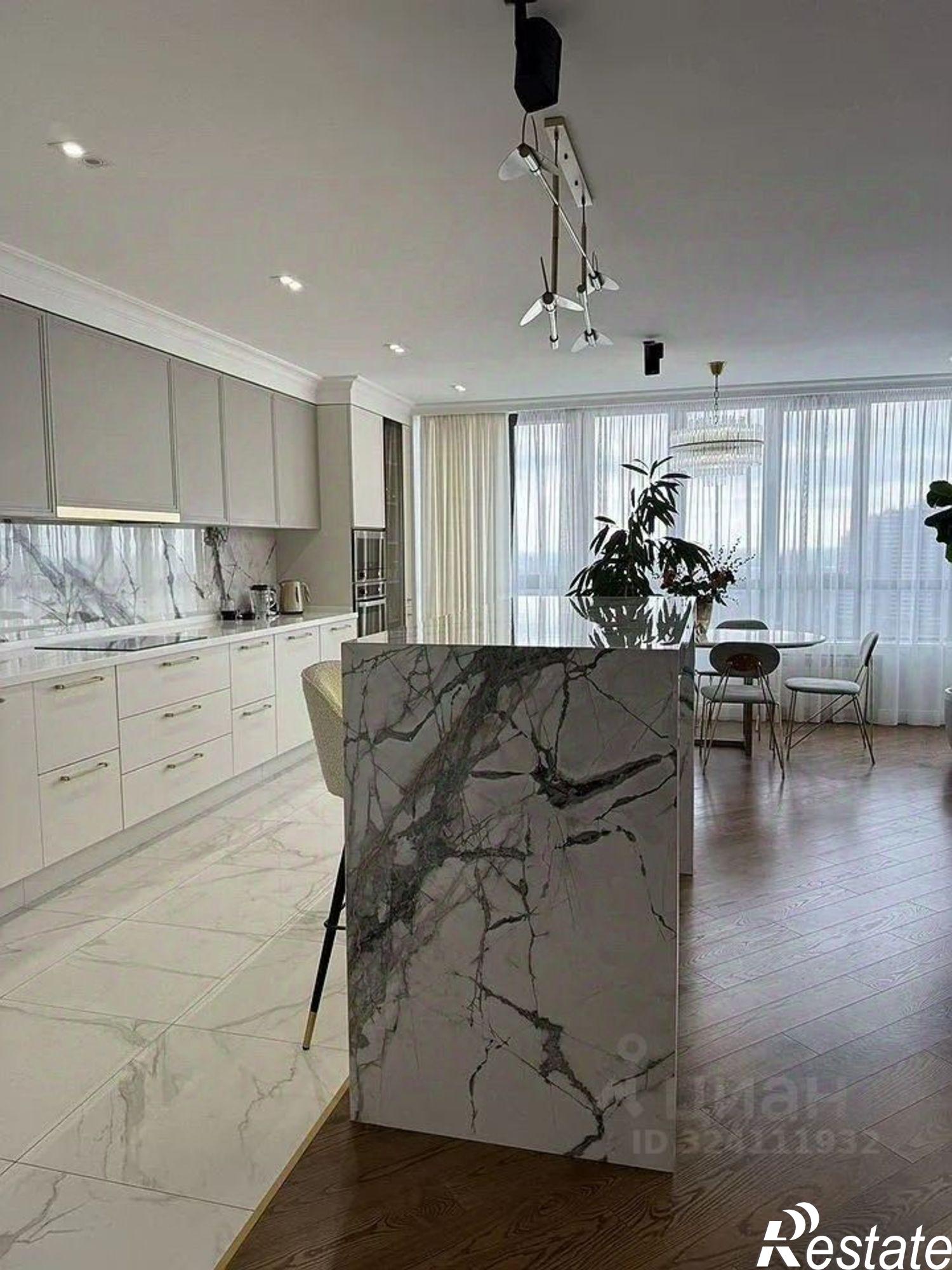 Купить квартиру за 33 000 000 рублей на улица Шаумяна, 30