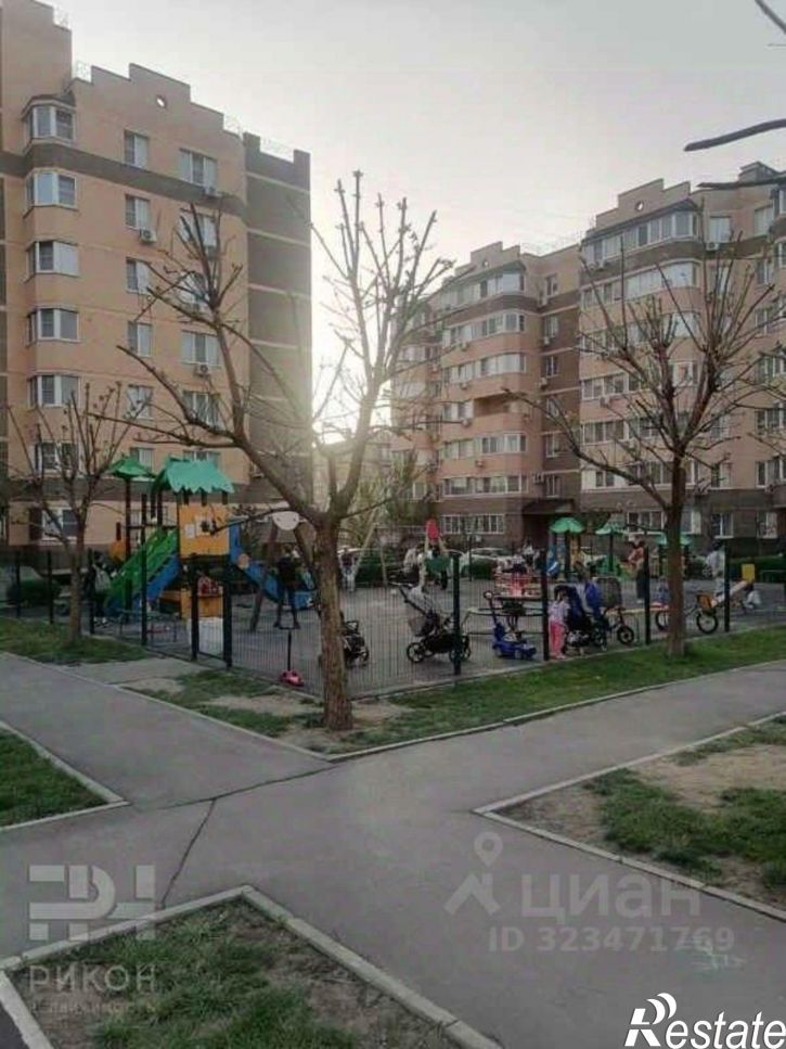 3-комн квартира б-р Платова, 2А,  д. 2А