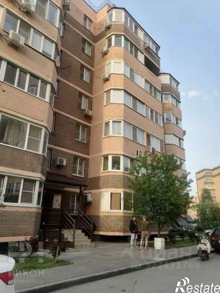 3-комн квартира б-р Платова, 2А,  д. 2А