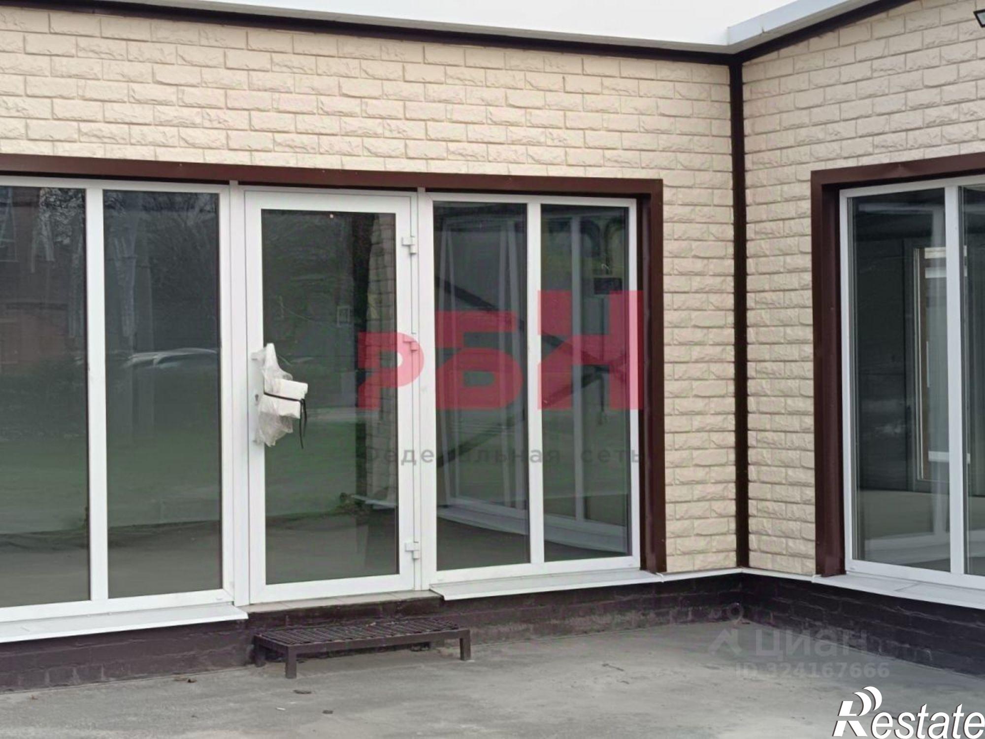 Сдать торговое помещение за 213 000 рублей на проспект Стачки, 140