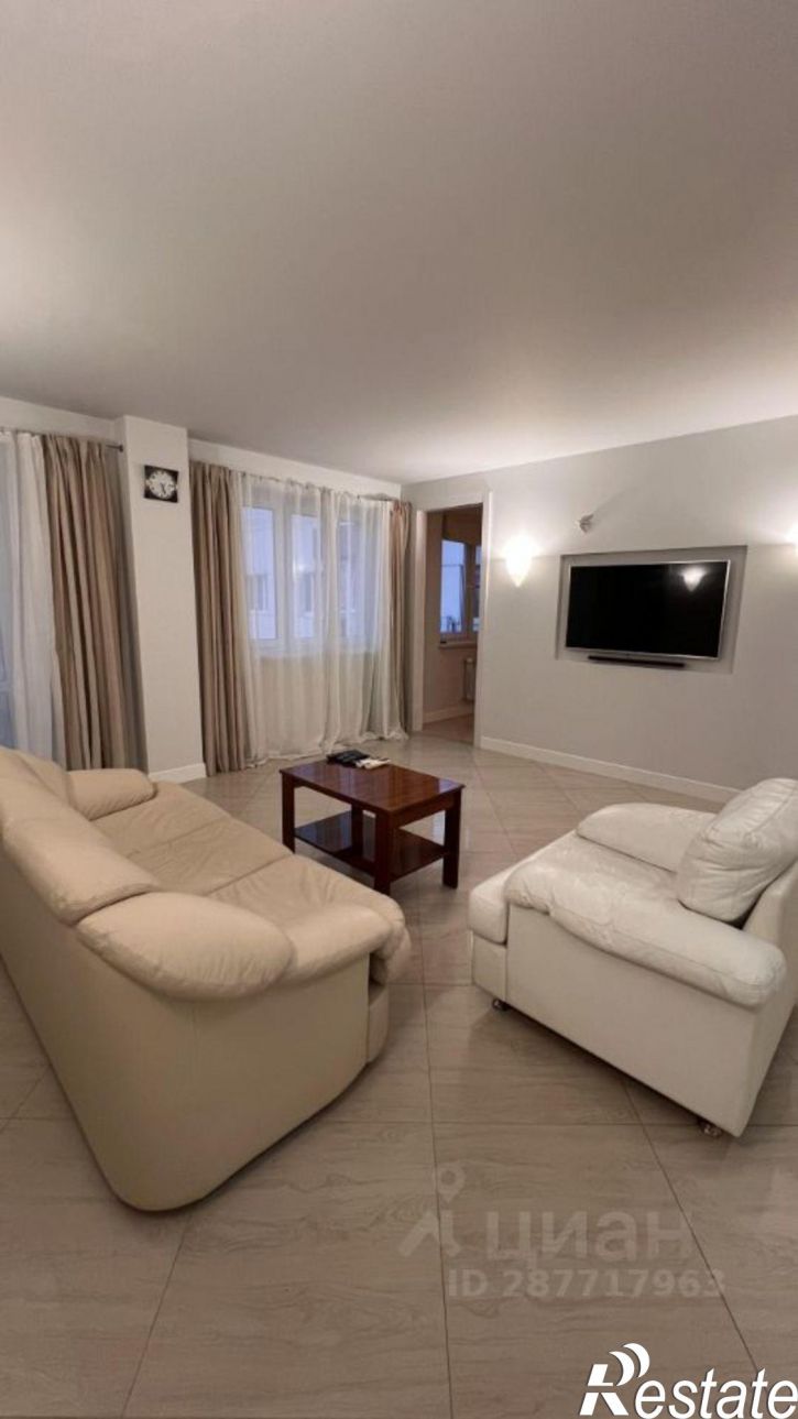 3-комн квартира улица Закруткина, 61,  д. 61