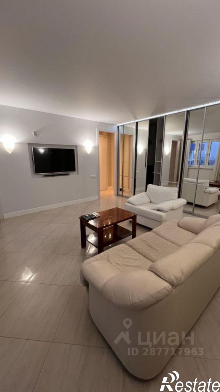 3-комн квартира улица Закруткина, 61,  д. 61