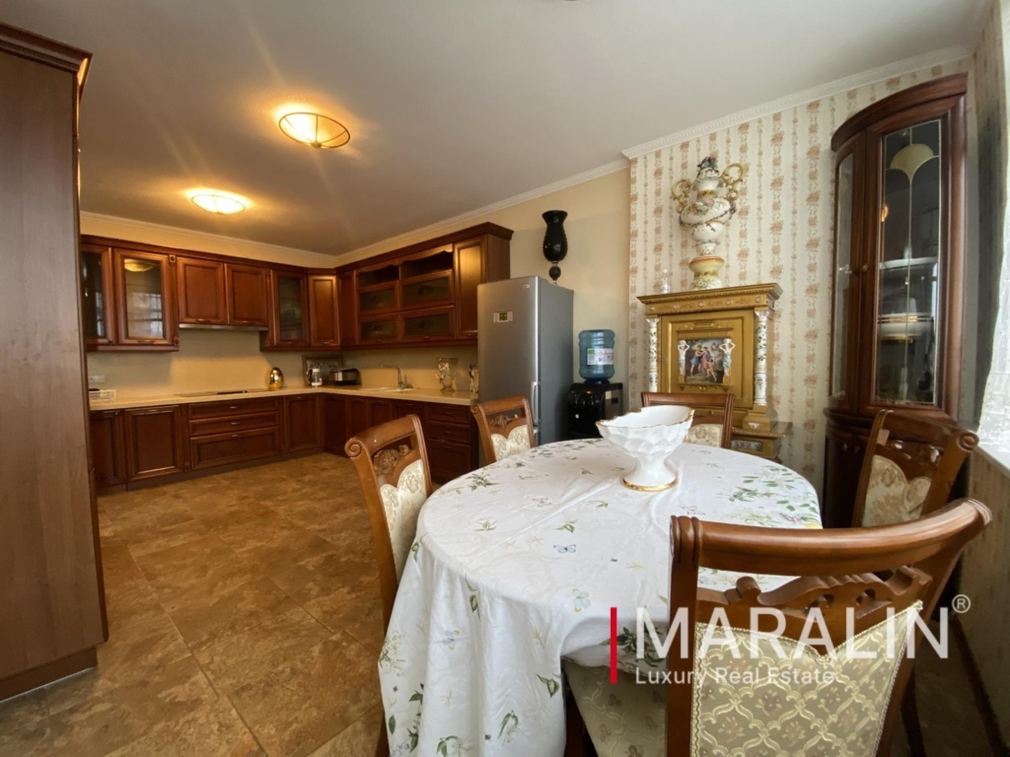 Сдать квартиру за 130 000 рублей на Университетский, 95/154