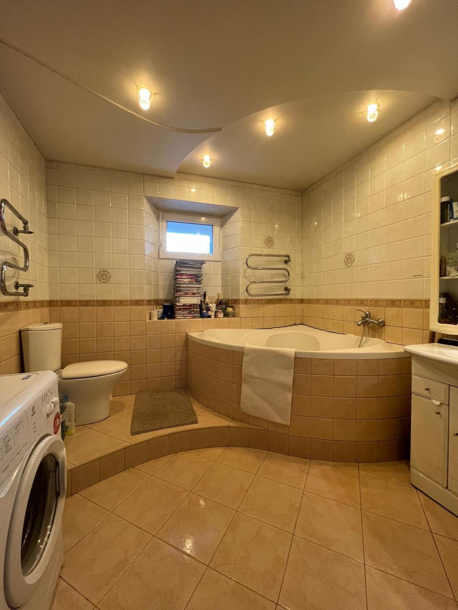 Купить дачу, дом, коттедж за 19 000 000 рублей на Тельмана ул., 23