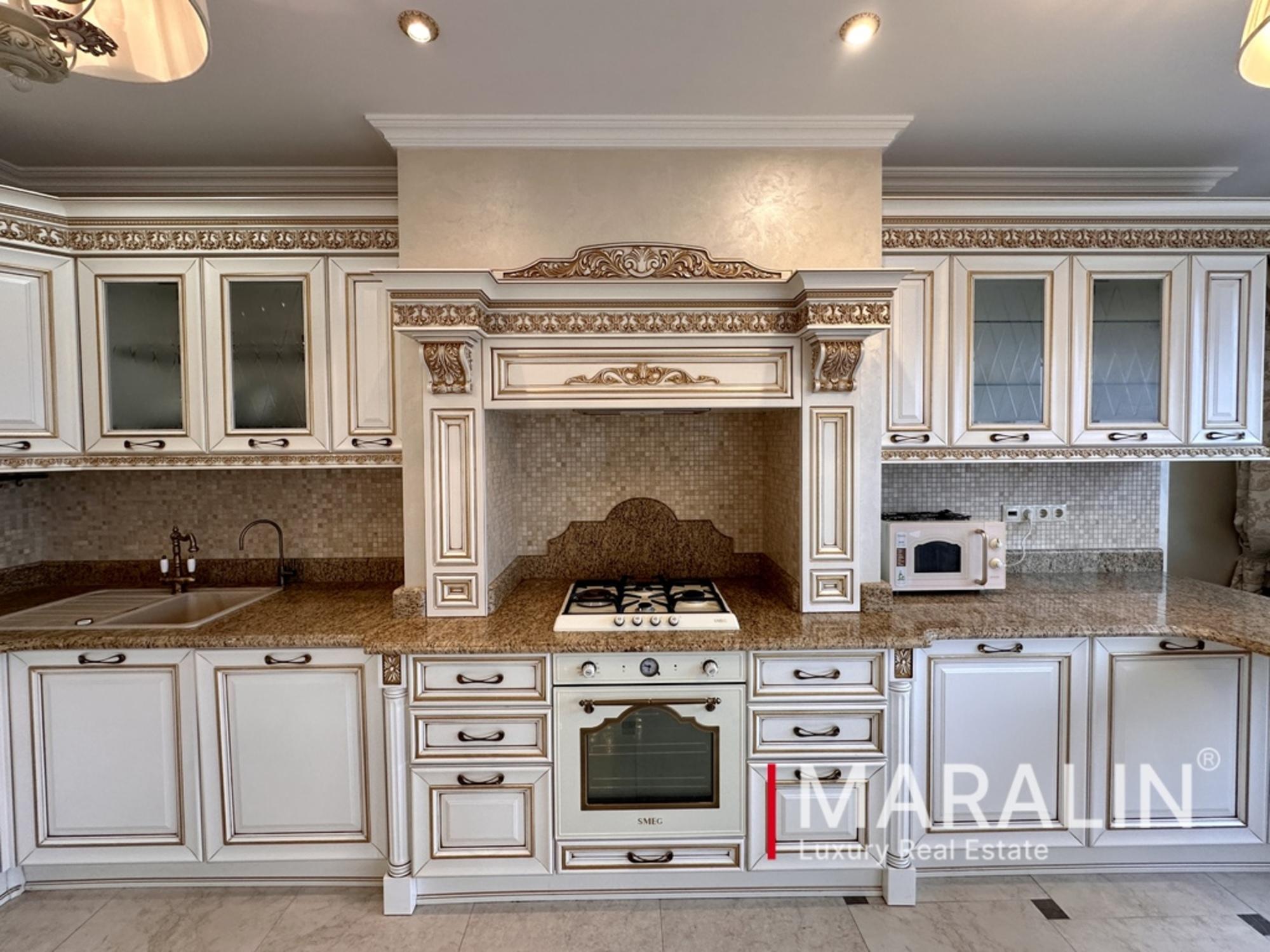 Купить квартиру за 80 000 000 рублей на 20-я линия, 33