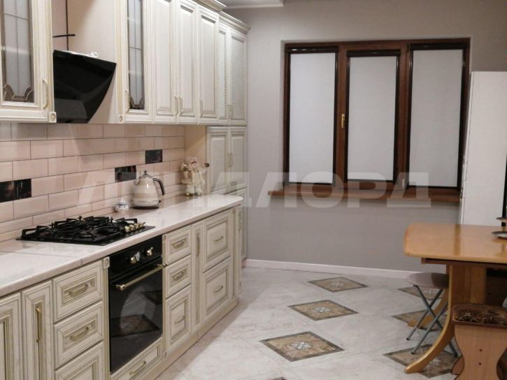 3-комн квартира улица 14-я Линия, 15