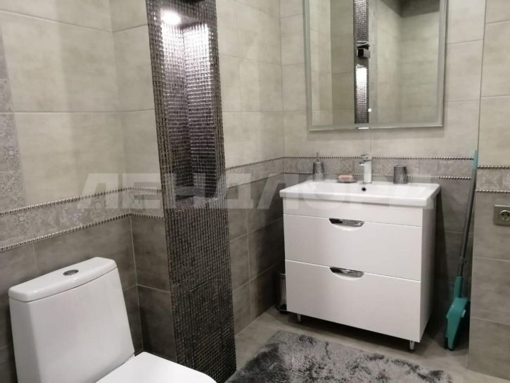 3-комн квартира улица 14-я Линия, 15