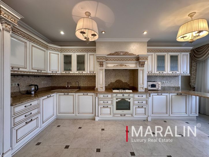 4-комн квартира 20-я линия, 33