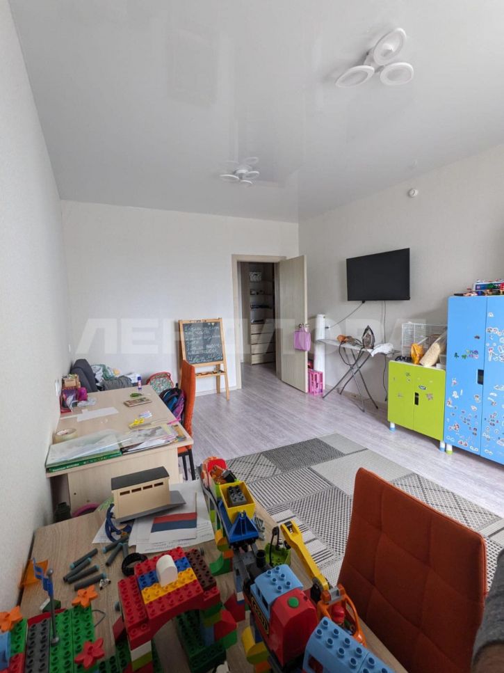 3-комн квартира улица Висаитова, 6/10