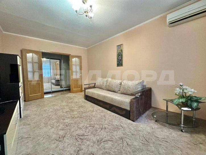 3-комн квартира проспект Космонавтов, 34/2