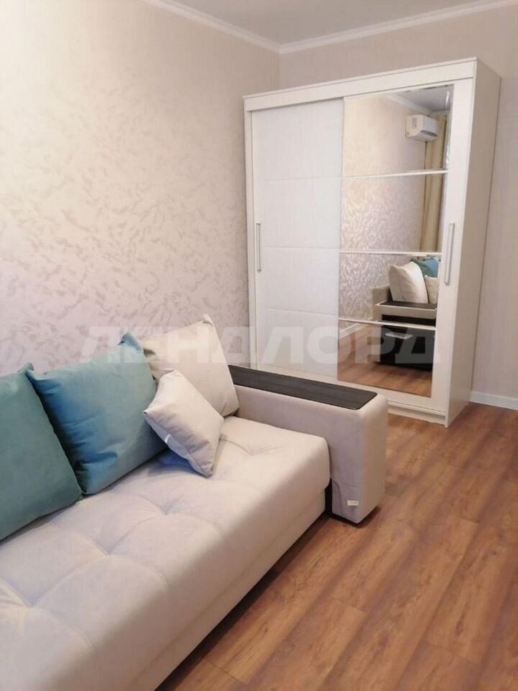 2-комн квартира улица Малиновского, 18/165