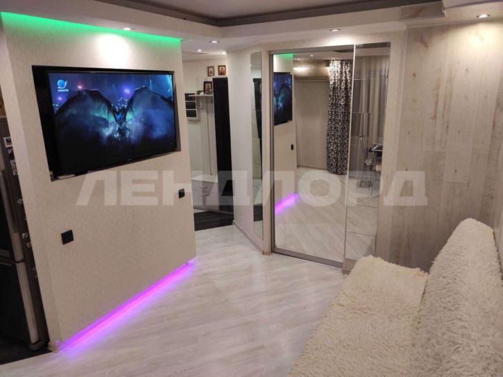 2-комн квартира улица Зорге, 12