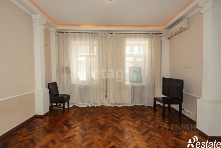 3-комн квартира Социалистическая улица, 1,  д. 1