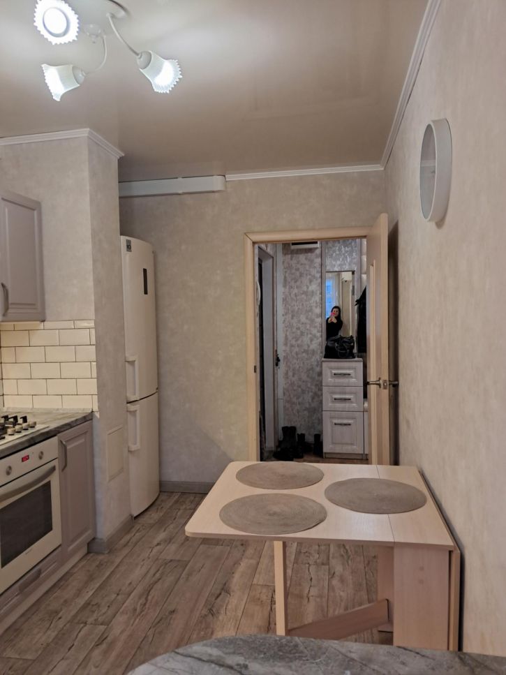 3-комн квартира Комарова б-р., 4