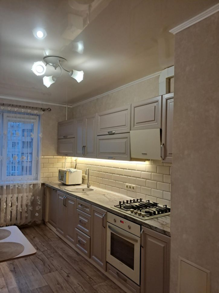 3-комн квартира Комарова б-р., 4