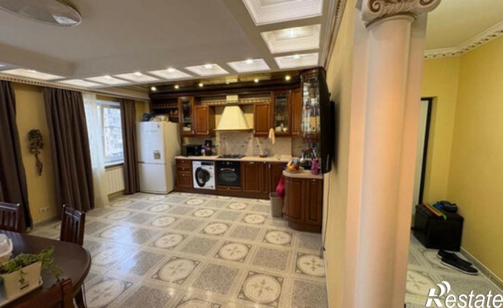 4-комн квартира Вятская улица, 49,  д. 49