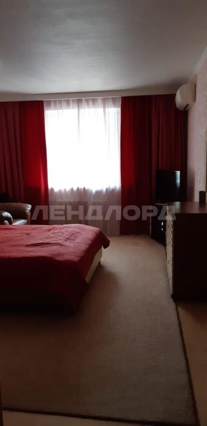 3-комн квартира проспект Королёва, 25Г
