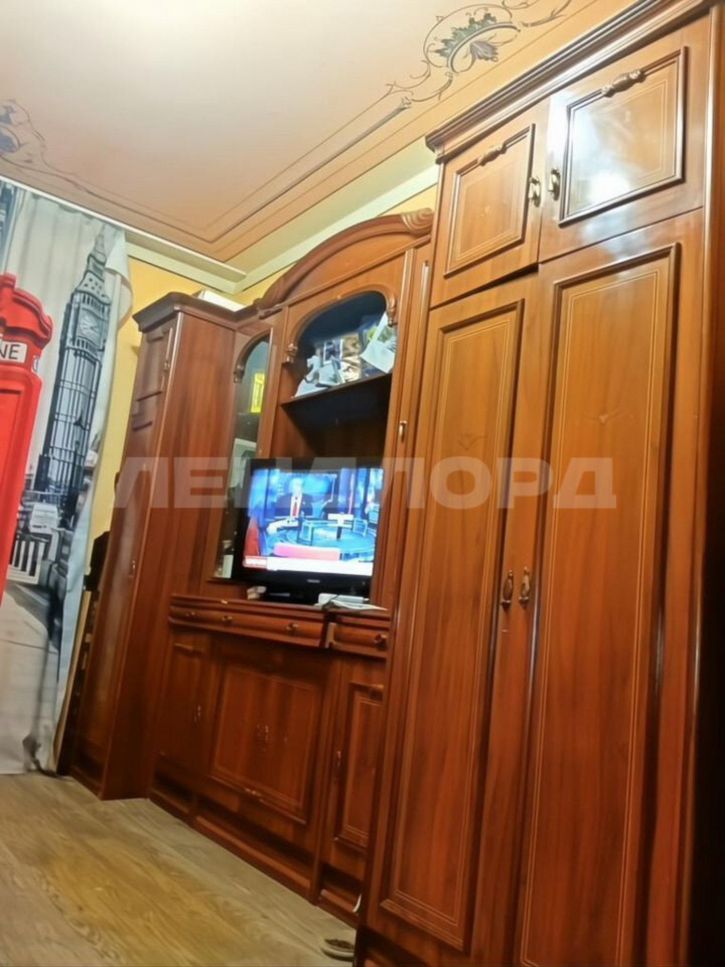 3-комн квартира улица Думенко, 1/1