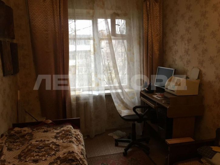 3-комн квартира улица Зорге, 12