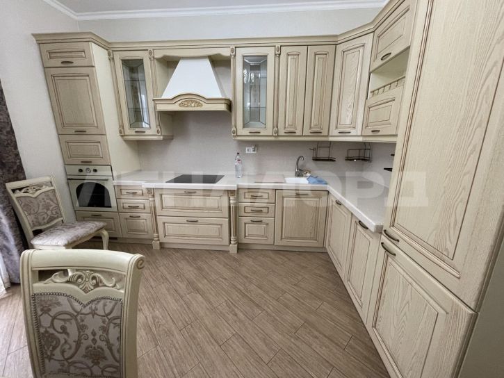 3-комн квартира улица Малюгиной, 232