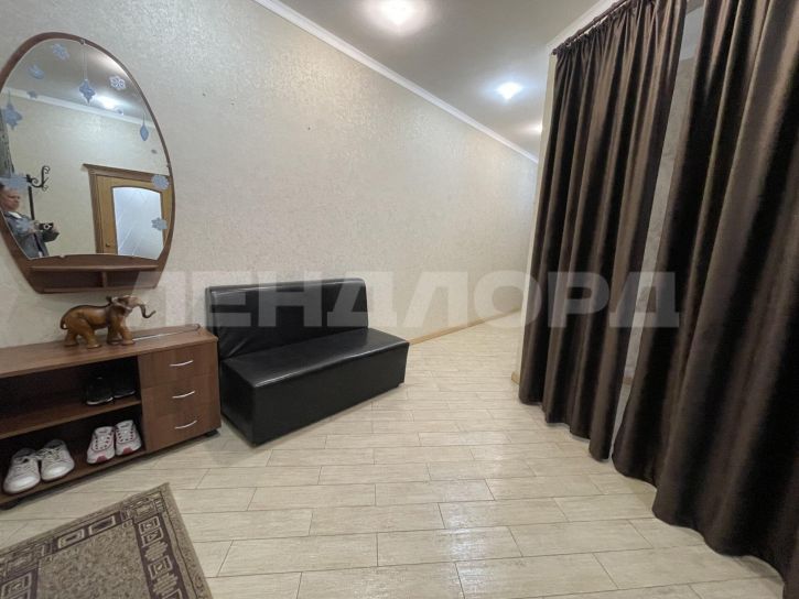 3-комн квартира улица Малюгиной, 232