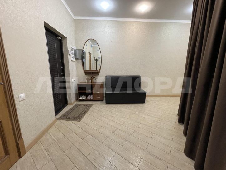 3-комн квартира улица Малюгиной, 232