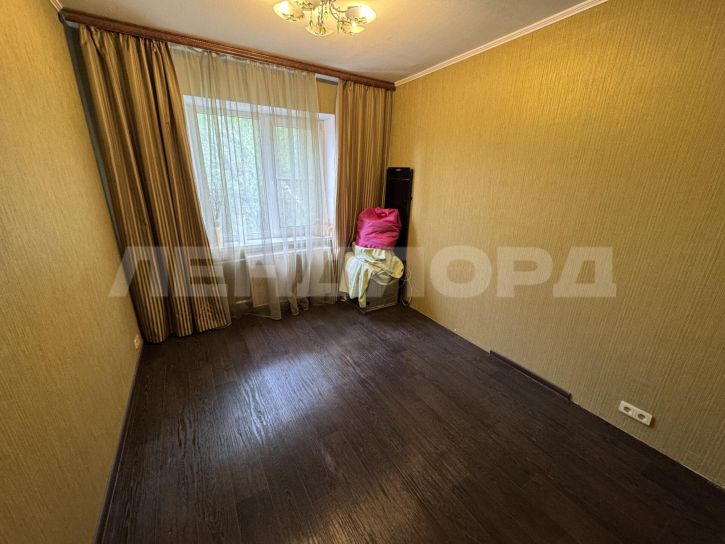 3-комн квартира проспект Космонавтов, 41/2