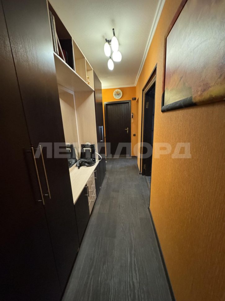 3-комн квартира проспект Космонавтов, 41/2