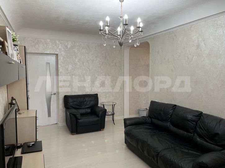 3-комн квартира улица Оганова, 17