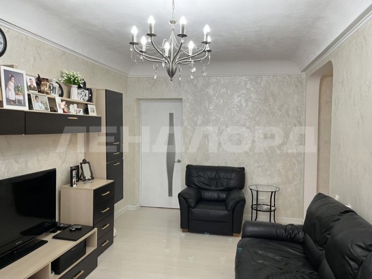 3-комн квартира улица Оганова, 17