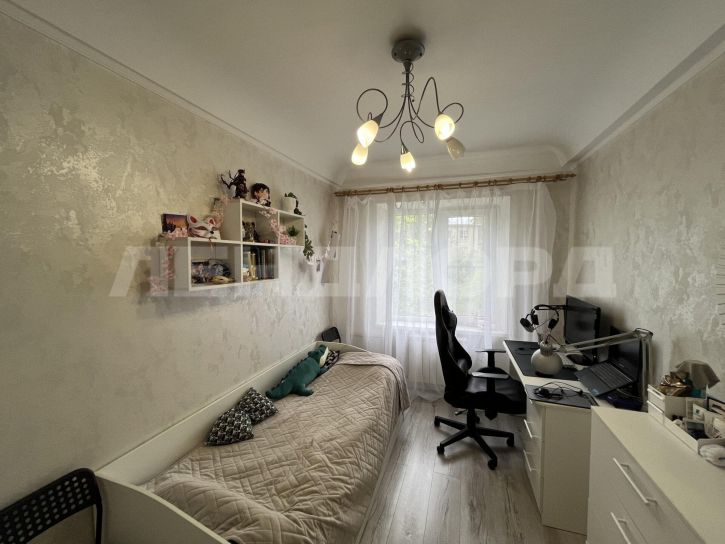 3-комн квартира улица Оганова, 17