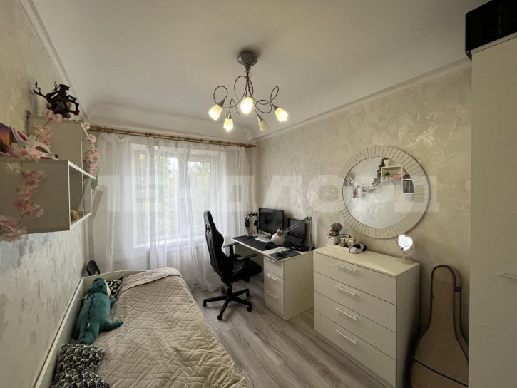 3-комн квартира улица Оганова, 17