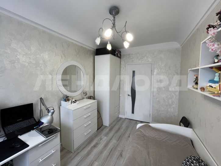3-комн квартира улица Оганова, 17