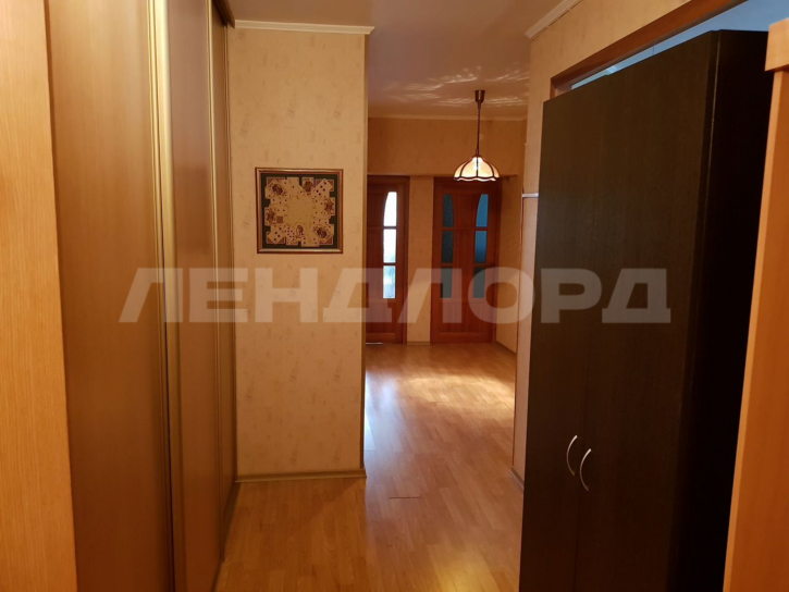 3-комн квартира улица Малиновского, 74/68