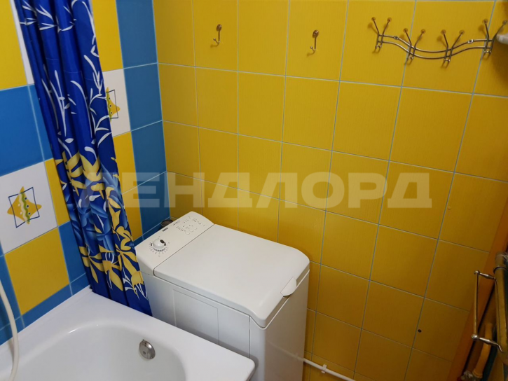 3-комн квартира улица Малиновского, 74/68
