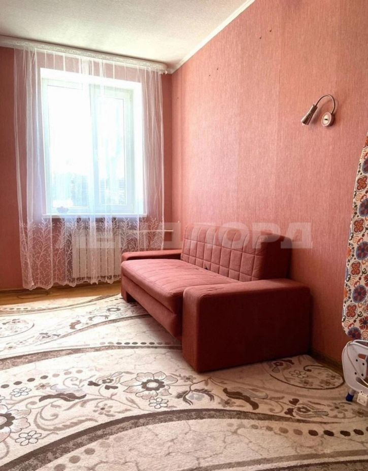 3-комн квартира улица 8-я Линия, 3