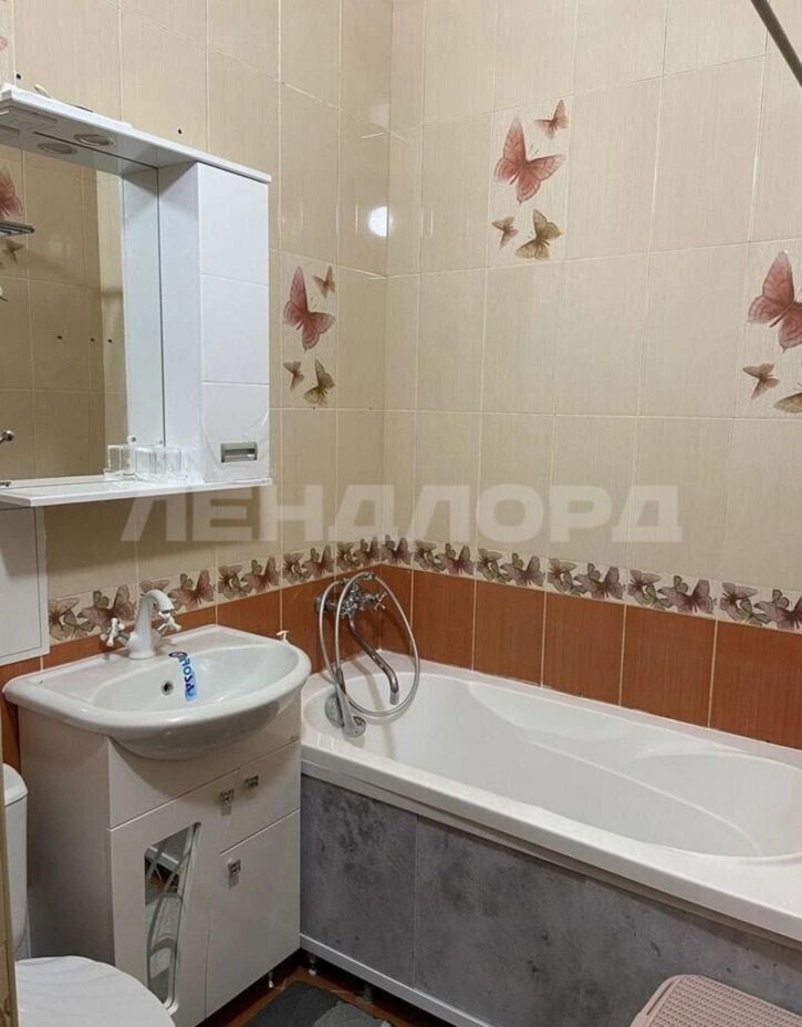 3-комн квартира улица 8-я Линия, 3