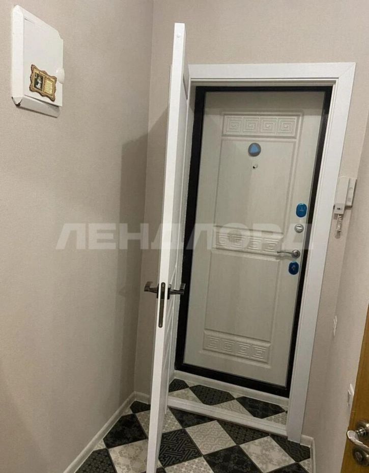 3-комн квартира улица 8-я Линия, 3