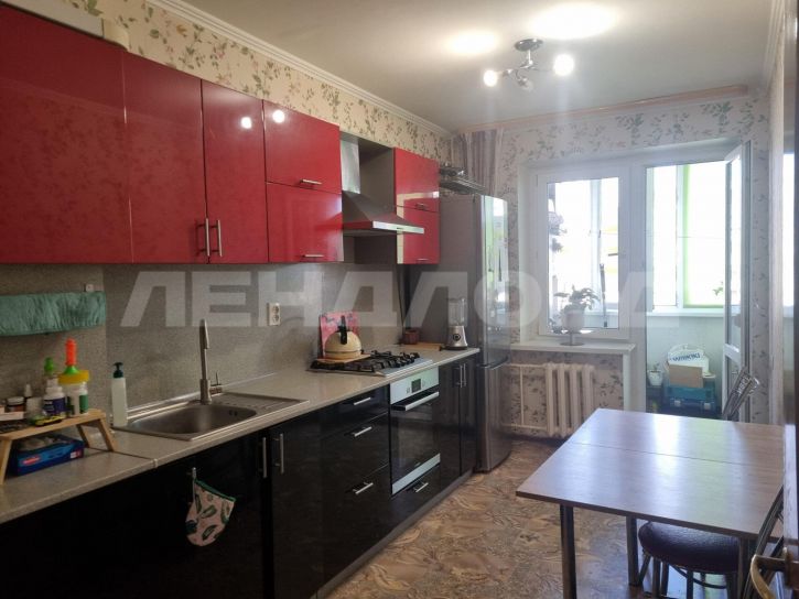 2-комн квартира улица Думенко, 11Б