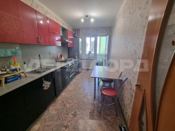 2-комн квартира улица Думенко, 11Б