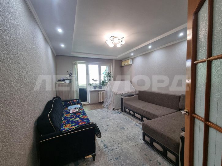 2-комн квартира улица Думенко, 11Б