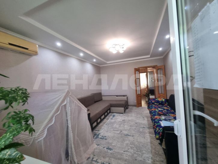 2-комн квартира улица Думенко, 11Б